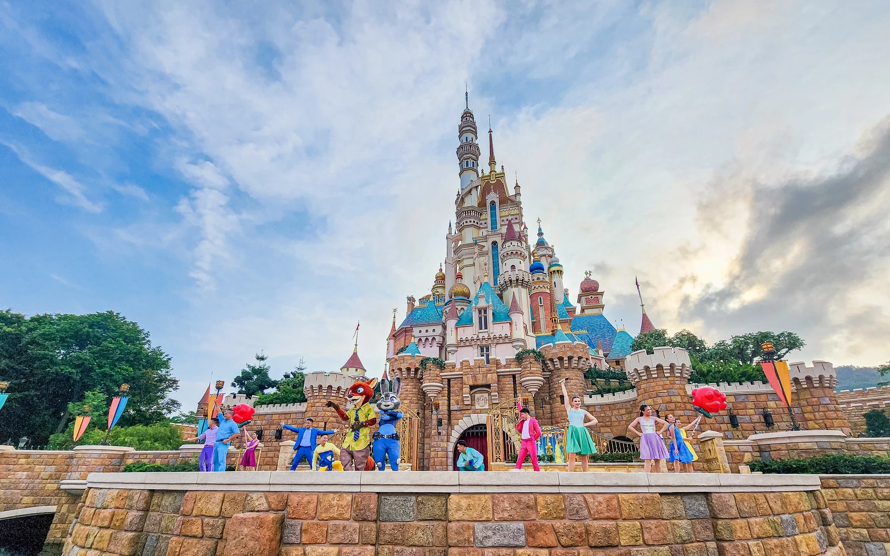 Hong Kong Disneyland Castle.jpg