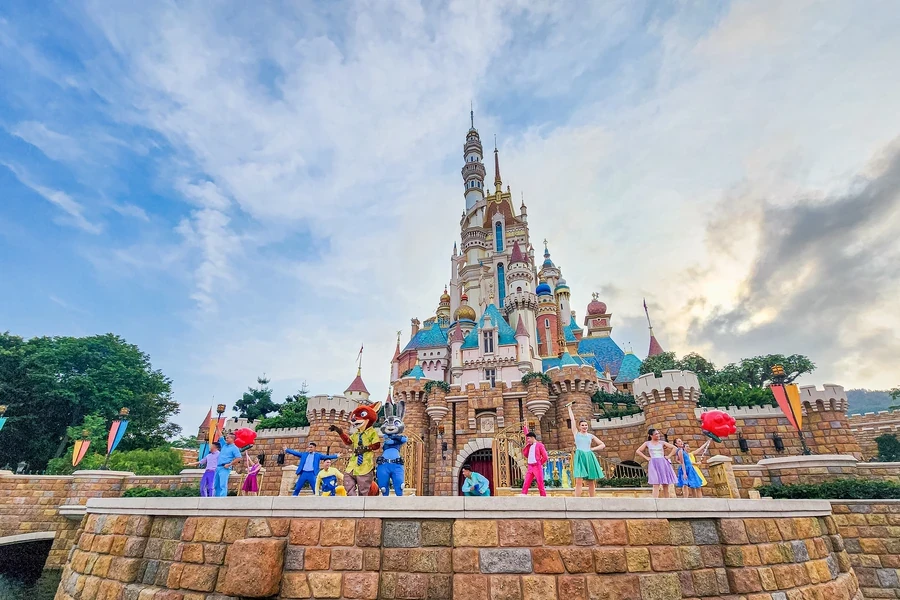 Hong Kong Disneyland Castle.jpg